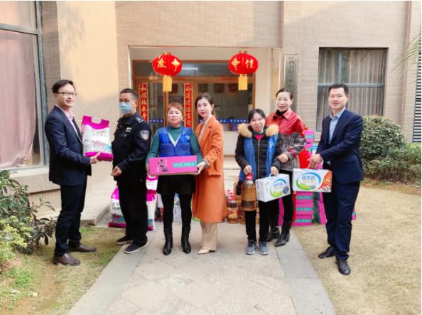 三陸康集團(tuán)工會(huì)攜手君健物業(yè)開展“送溫暖”活動(dòng)